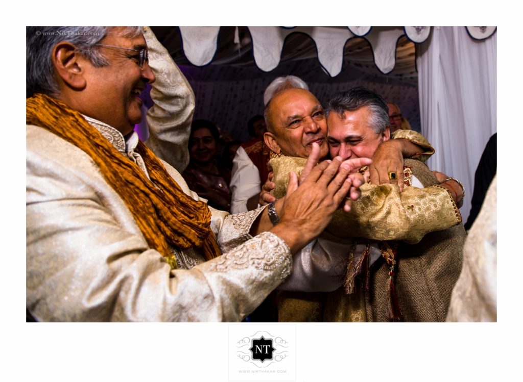 moments of indian wedding ceremony by nik thakar photography 